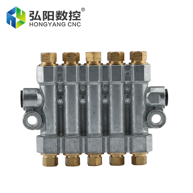 Positive displacement oil separator